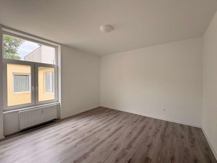 Ruhig aber zentral- sanierte 2 Raumwohnung im Hinterhaus! - Photo 1