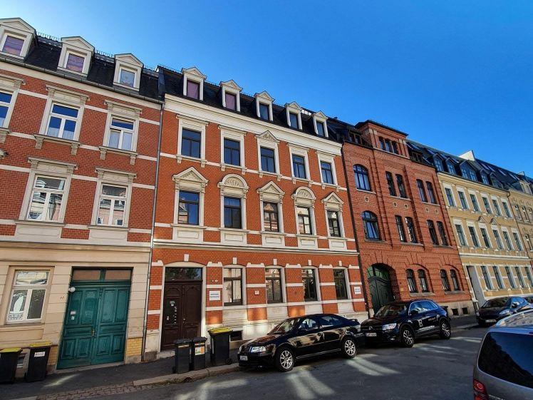 + + + Charmante 2-Zimmer-Wohnung mit Balkon im 1. Obergeschoss + + + - Foto 1