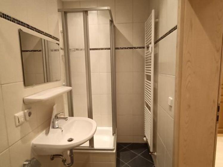 Großzügige 1-Zimmer mit Laminat und Balkon, SP direkt am Zentrum! - Foto 1