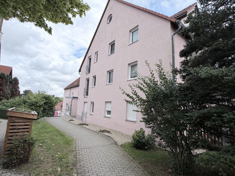 Gepflegte 2-Raumwohnung mit Balkon und Fahrstuhl - Photo 1