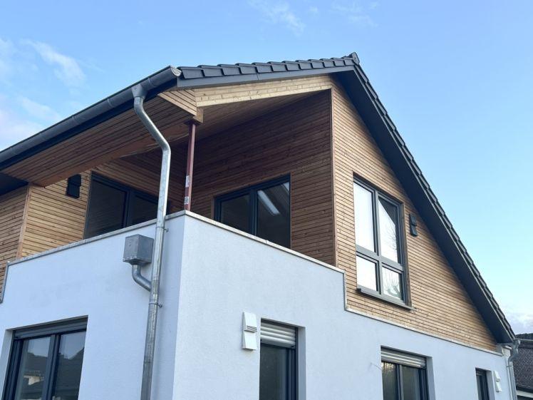 Exklusive Dachgeschosswohnung im Zweifamilienhaus *Neubau* - Sackgassenlage! - Photo 1