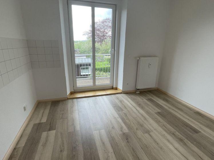 frei ab 1.2.26. / Bad mit Wanne + Fenster / 2. OG / Humboldthöhe - Photo 1