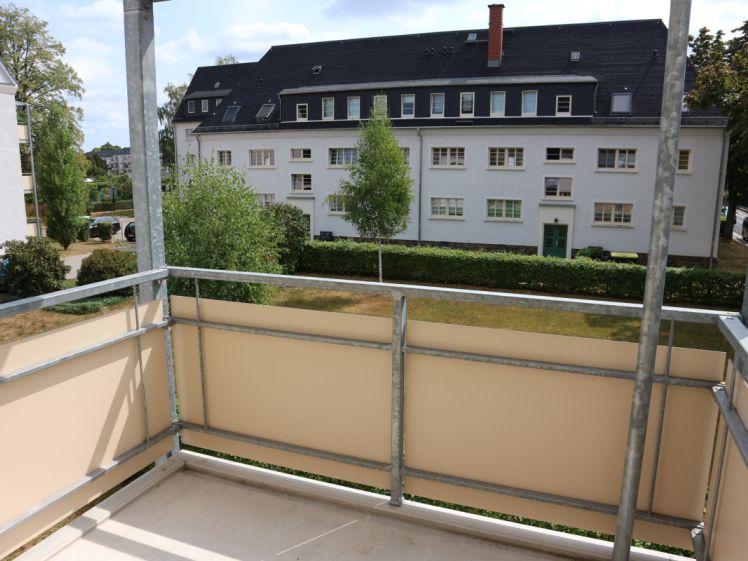 Moderne Whg. mit Laminat im 1.OG + Balkon im Heimgarten - Photo 1
