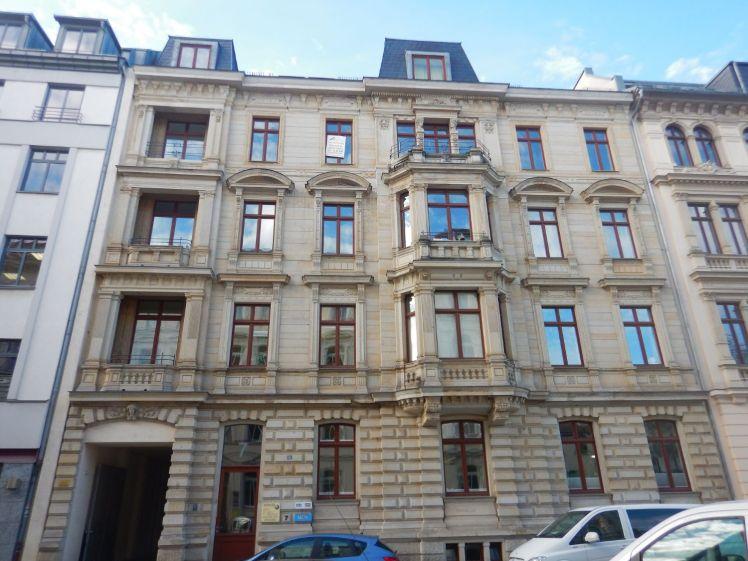 Frisch renoviert! Wohnen im Zentrum von Leipzig - Großzügige Single-Wohnung im DG mit Aufzug! - Foto 1
