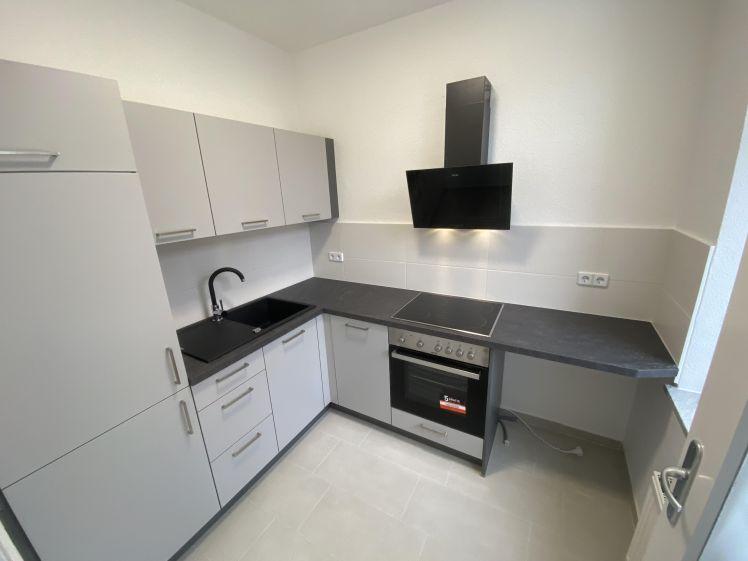 + + + Top sanierte 3,0-Zimmerwohnung mit Einbauküche und Balkon! + + + - Photo 1