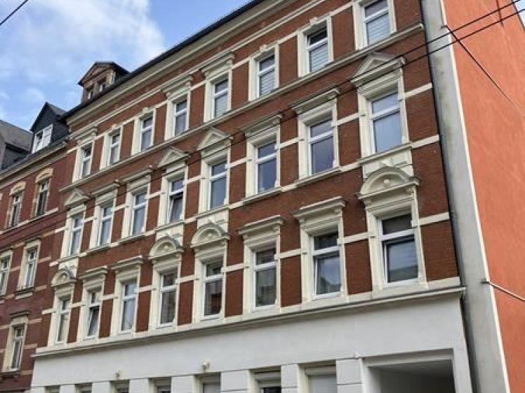 Zweitbezug.! Großzügige 2-Zimmer mit Wanne, Balkon, EBK und Laminat in zentraler Lage! - Foto 1