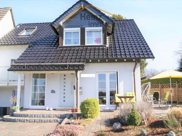 Wohnfreundliches Einfamilienhaus mit großzügiger Ausstattung im Grünen von Herkenrath!!! - Photo 1