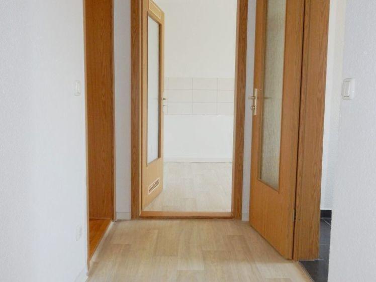 Hereinspaziert: helle 2‑Raum‑Wohnung mit Relax‑Balkon im EG - Photo 1