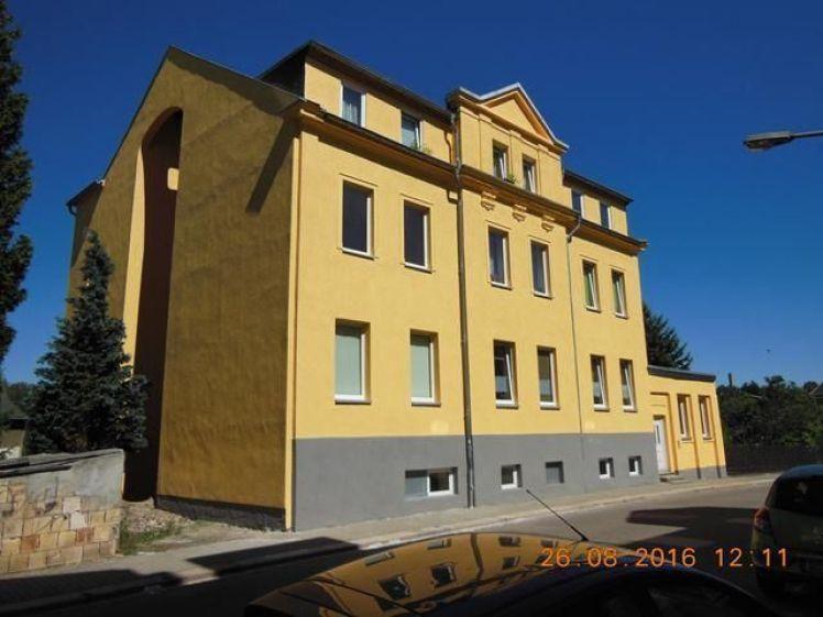 *** Gemütliche und sanierte DG 3-Zimmer mit Wannenbad und Laminat in guter Lage *** - Photo 1