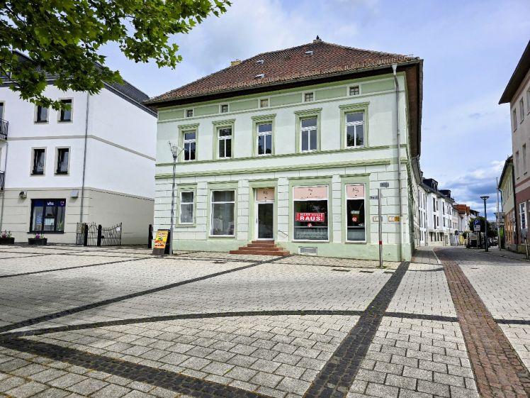 Traumhafte 3-R-Wohnung in einem Denkmalobjekt in der City von Schkeuditz - Foto 1