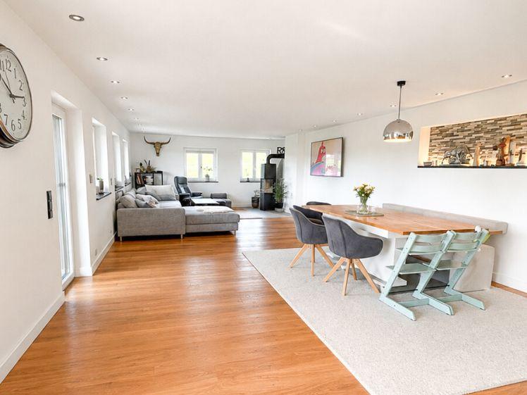 Landliebe & Weitblick! Großzügige 4-Zimmer-Wohnung auf zwei Etagen mit viel Raum für individuelle Wohnideen - Photo 1