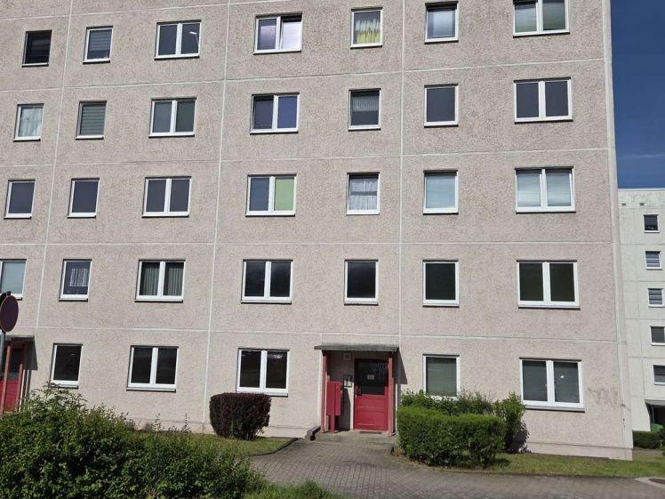 Leben mit kurzen Wegen! Zwei Zimmer plus Balkon - Foto 1