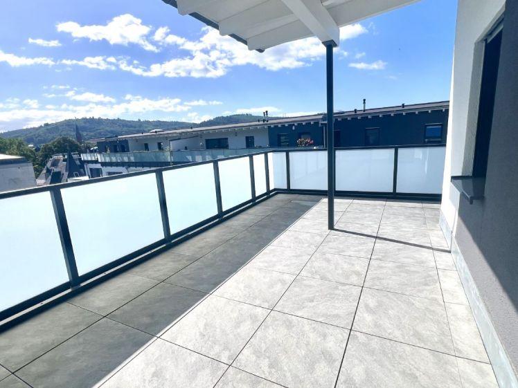 Über den Dächern der Stadt - Moderne 2 Zimmer NB Wohnung mit EBK, Dachterrasse und TG - Photo 1