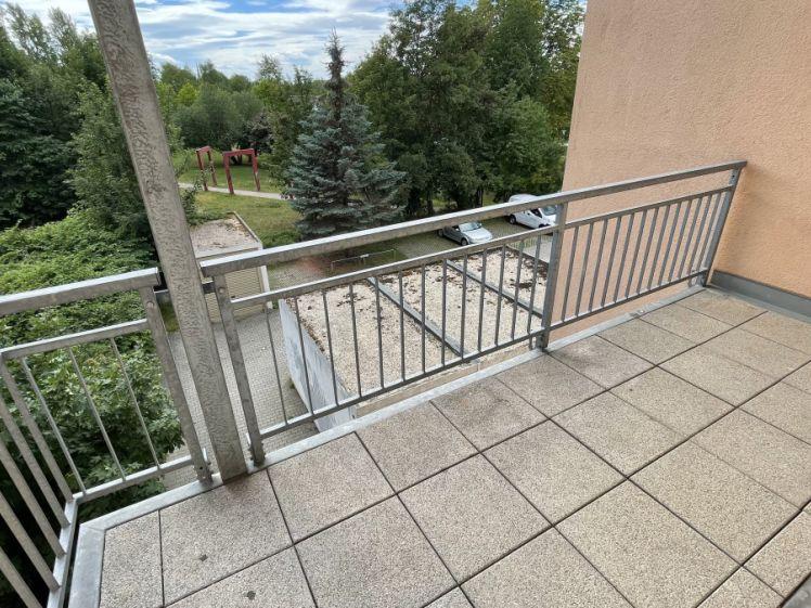 3. OG/ großes Wohnzimmer + Balkon / Stellplatz mögl. ! - Foto 1