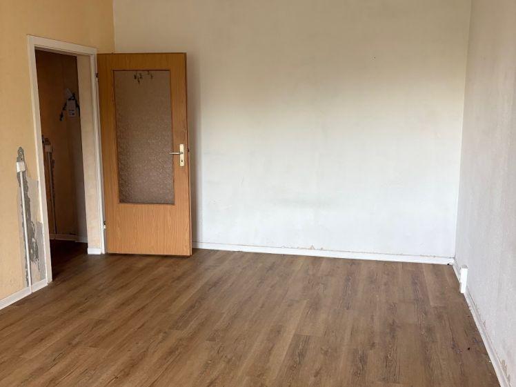 Renovierungsbedürftige 2- Zimmer Wohnung * 6.2 * - Foto 1