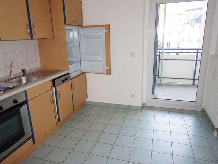 Frei ab 1.8.26 !!!! Laminat und großer Balkon - EBK inkl. - 3. OG - Photo 1