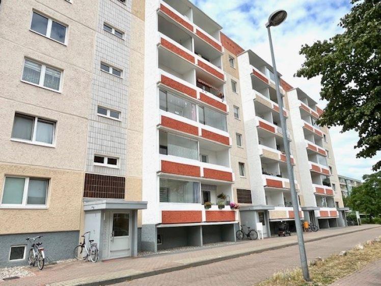 Kleine 2-Raum Wohnung ab Juni 2026 mit Gutschein Malerarbeiten und Bodenbelag. - Photo 1