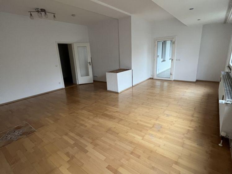 *3-Zimmer Wohnung*großer Balkon*EBK*Stellplatz* - Photo 1