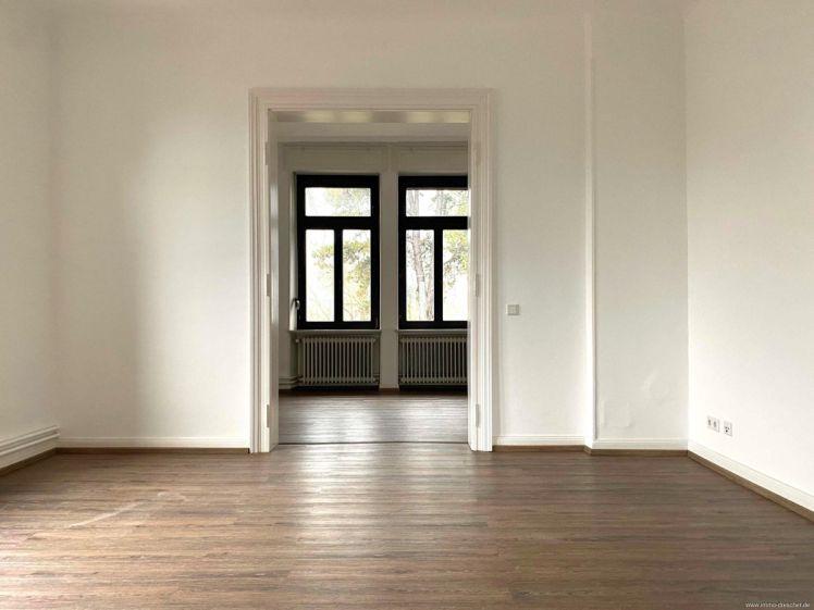Traumhafte Wohnung im Gründerzeit Anwesen mit Balkon und Einbauküche, in Saarbrücken am Reppersberg - Photo 1