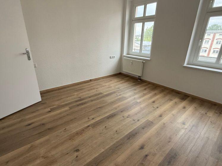 3.OG mit Aufzug / Balkon / Bad mit Fenster / Stellplatz mögl. ! - Foto 1