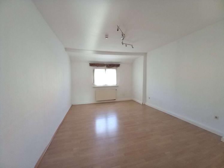 52173 - Helle Dachgeschoßwohnung mit Einbauküche - Photo 1