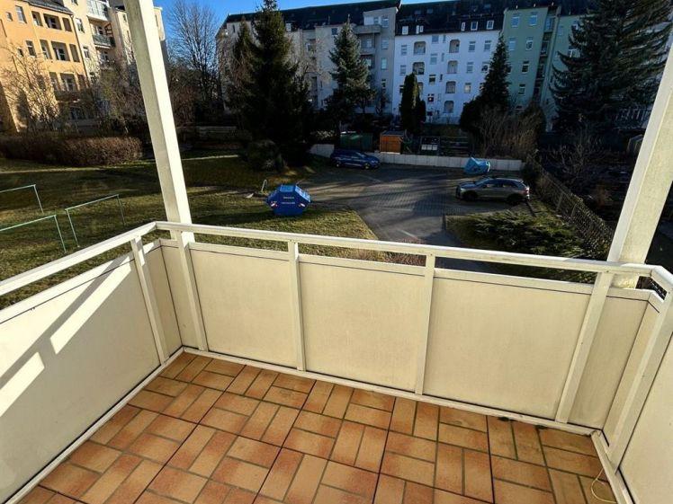 Gemütliche 2-Zimmer mit Balkon, Laminat und Wannenbad in ruhiger Lage - Photo 1