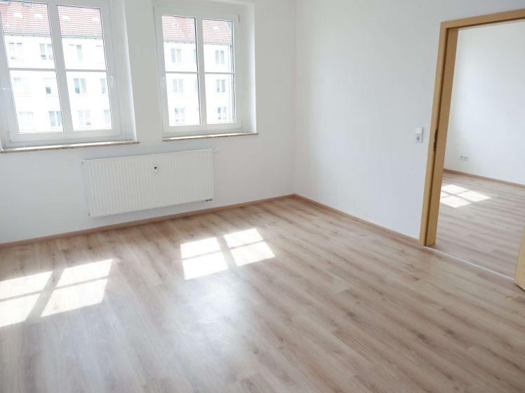 Frei ab 1.12.26 ! 3.OG - WG-geeignet - Schlafen zum Innenhof - Photo 1