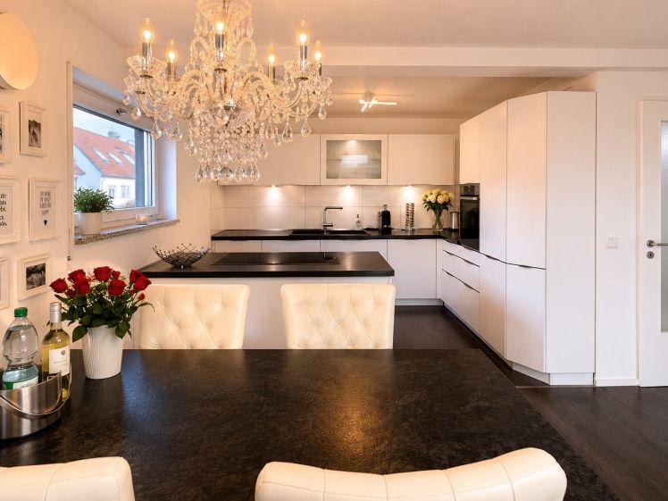 Exklusiv möblierte 4-Zimmer-Wohnung | 3 Dachterrassen | Aufzug | TG-Stellplatz | 1000 Mbit Internet - Photo 1