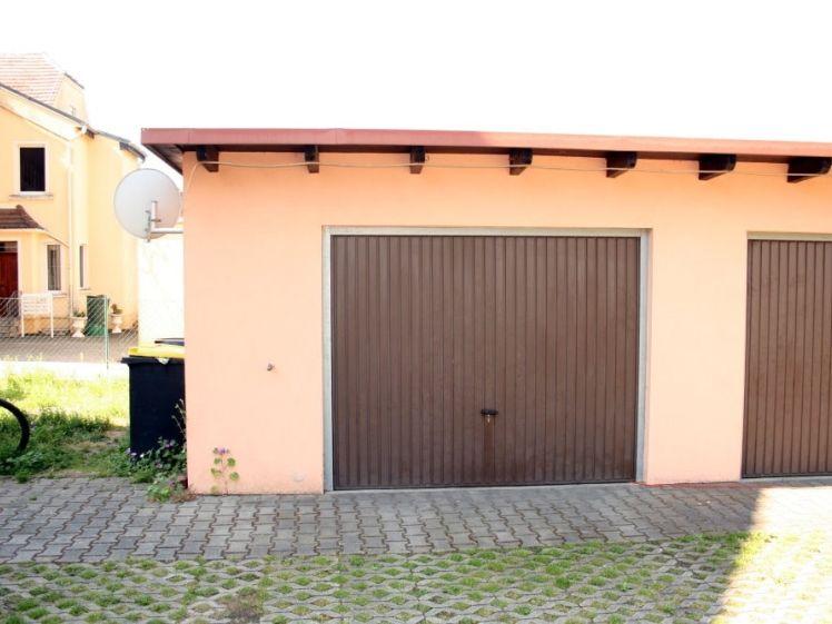 Schicke Dachgeschosswohnung mit EBK! - Photo 1