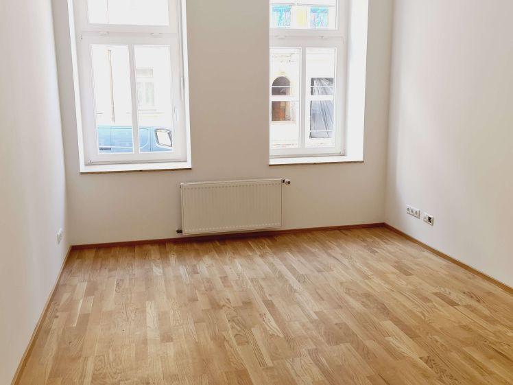 Terrasse - Stellplatz mgl. - Wanne u. Dusche - Parkett - Frei ab 1.4.26 - Photo 1