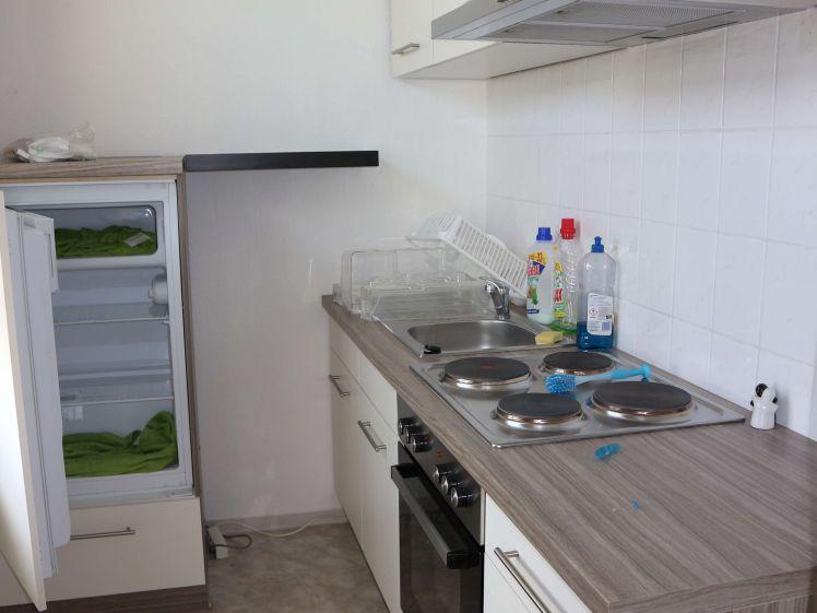 3.OG inkl. EBK - Laminat und Bad mit Wanne - Tageslichtküche - Foto 1