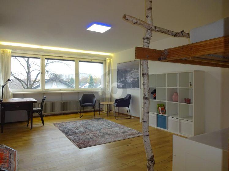 STILVOLL MÖBLIERT UND HELL IN SILLENBUCH - Foto 1