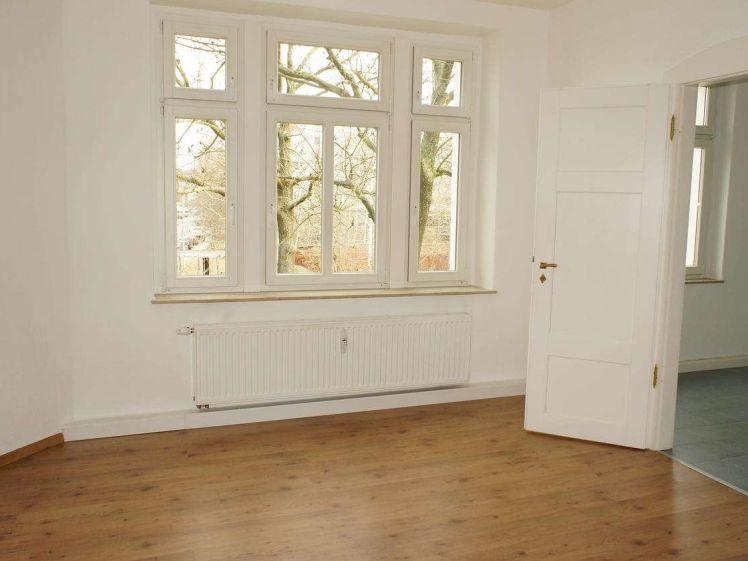 Frei ab 1.3.26 - in ruhiger Seitenstr. mit LAMINAT - im 1. OG - Photo 1