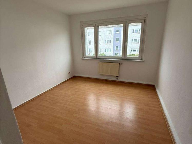 3-Zimmer-Wohnung mit separater Küche und Badewanne, renoviert, ab sofort - Photo 1