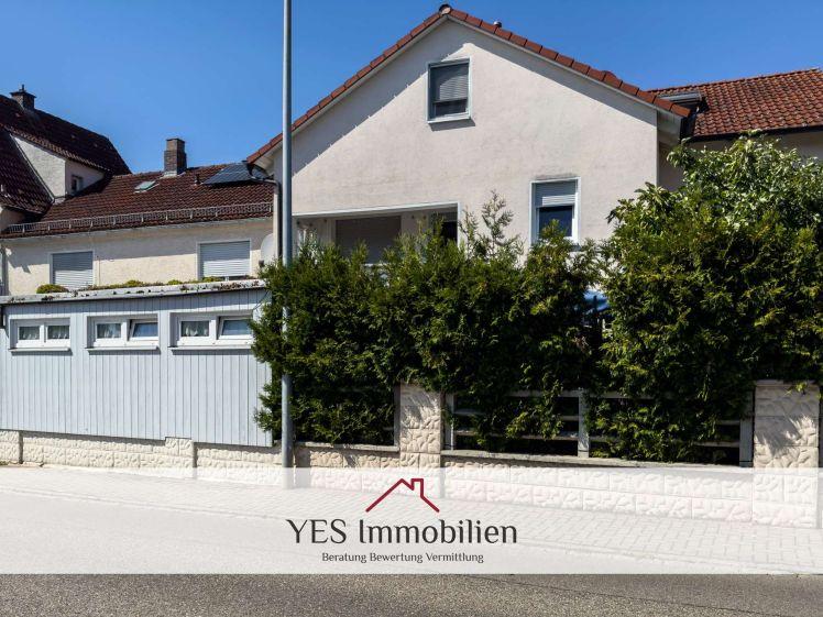 Frisch renoviert & zentral gelegen – großzügige 2,5-Zimmer-Wohnung mit Gartenhaus - Photo 1