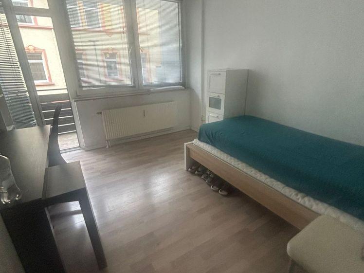 1 Zimmer voll möbliertes Appartement, 19 qm im EG mit Balkon, in Toplage in Kaiserslautern zu vermieten. - Photo 1