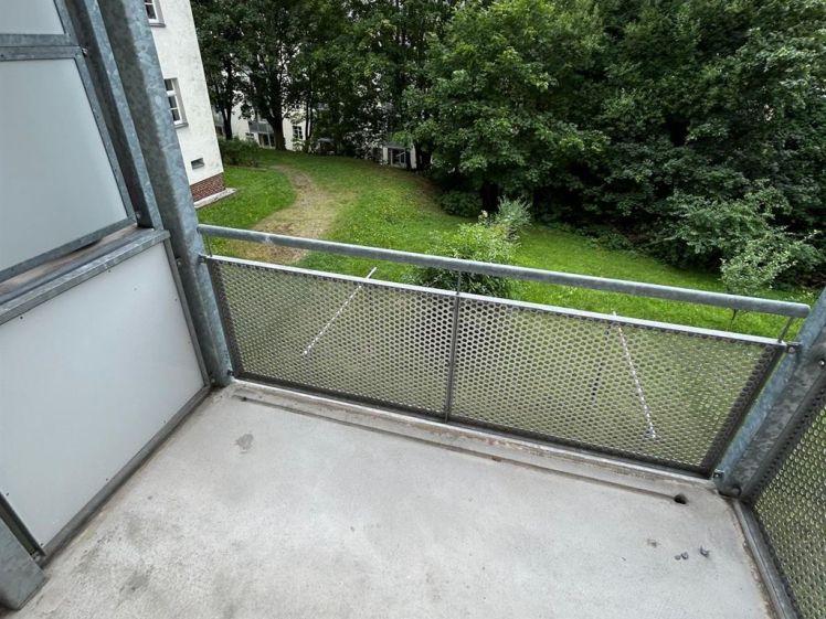 Günstige 2-Zimmer mit Laminat, Balkon, AR und Dusche in ruhiger Lage! Einbauküche mgl. - Foto 1