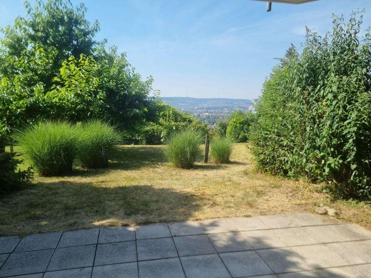 2,5-Zimmer-Wohnung im Gartengeschoss mit Terrasse und herrlichem Blick über Stuttgart - Foto 1