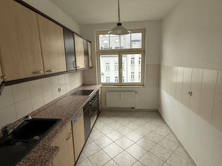 * Großzügige 2-Zimmer mit Wannenbad, möbl. Küche, Lift, Abstellraum und Laminat! * - Foto 1