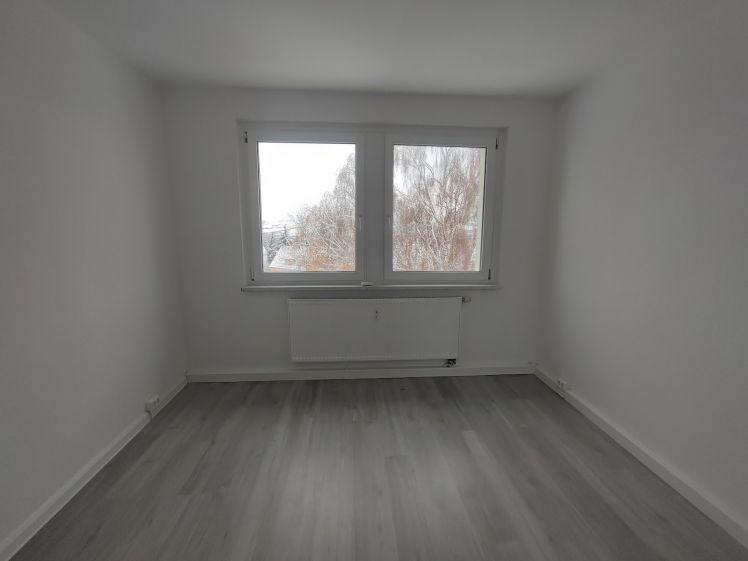 Komfortabel wohnen in Sangerhausen-Süd – Tageslichtbad, Balkon und Einkaufsmöglichkeiten - Foto 1