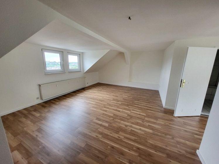 Neu renovierte 2- Raum-Dachgeschoß-Wohnung - Photo 1