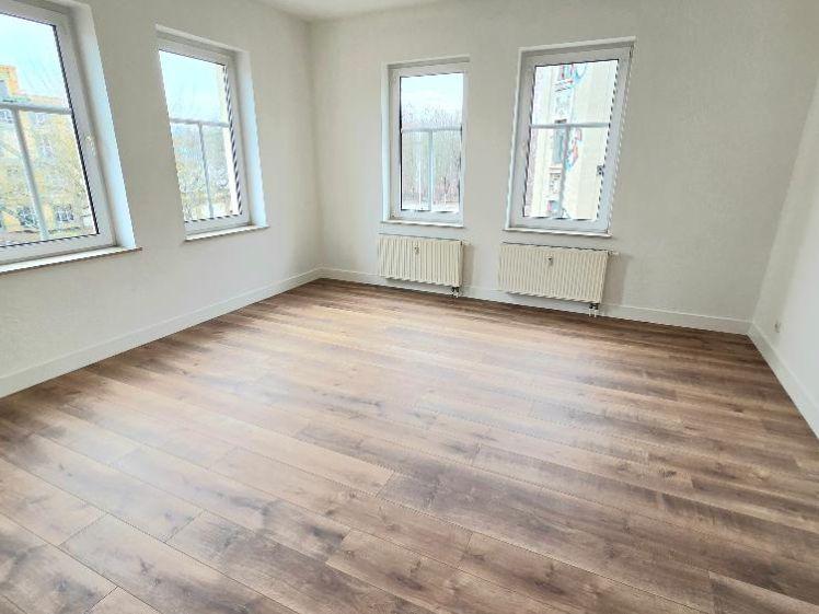 Neu renovierte 2-Raum-Whg mit hellen Wohnzimmer - Photo 1