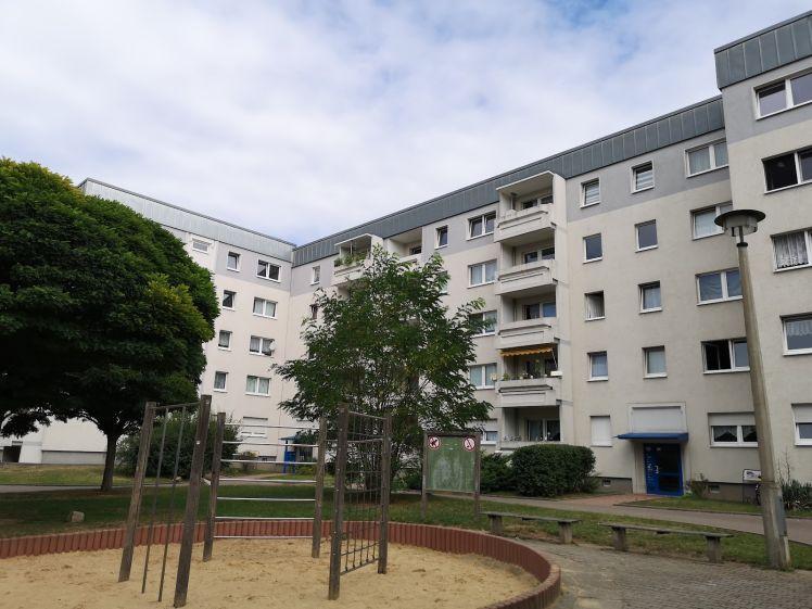 Familienglück im Hochparterre – Spielplatz vor der Tür - Photo 1