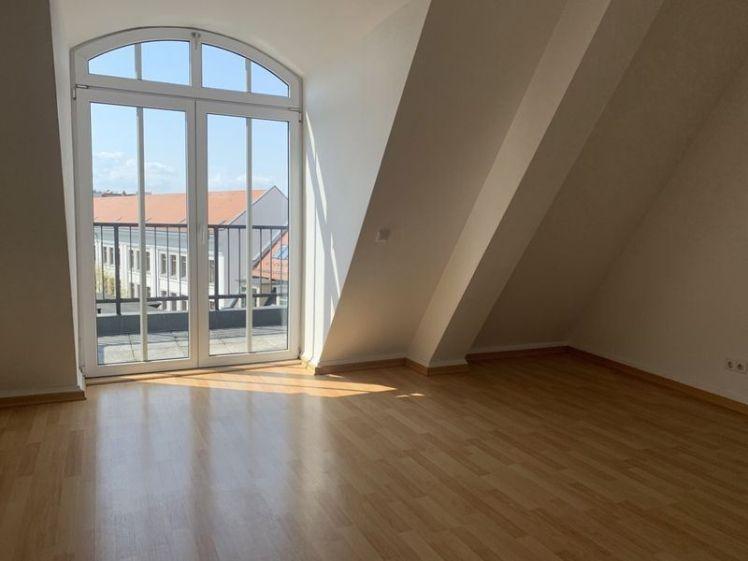 Wow* tolle DG-Wohnung mit 2 Terrassen* Lindenau* 5.OG* Laminat* EBK* Aufzug* SP anmietbar - Foto 1