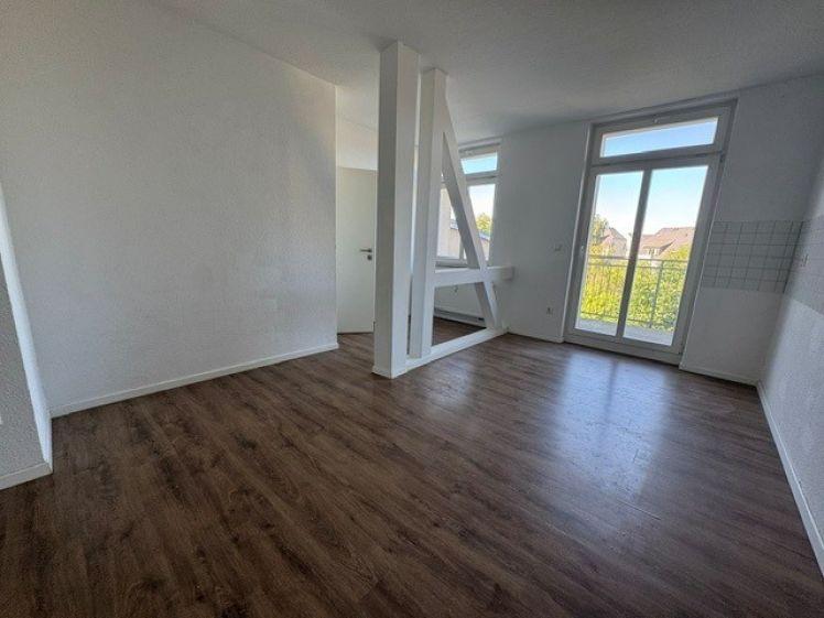 DG mit Lift / 2 Bäder + extra Gäste-WC / großer Balkon an der Küche ! - Photo 1