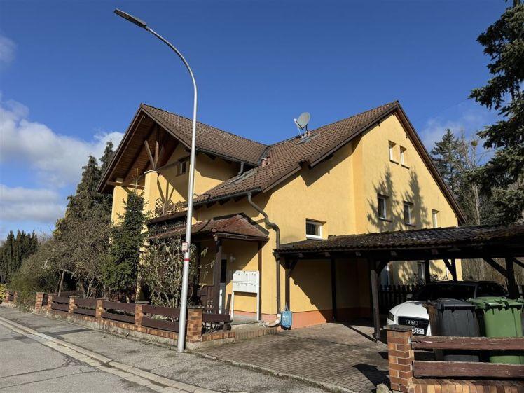 DÖRFLES ** ruhig gelegene 1 ZI DG Wohnung - Studio Style ** Carport ** - Foto 1