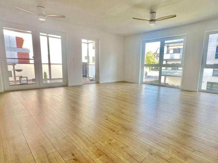 Zentrumsnah und Modern - 3 Zimmer NB Wohnung mit EBK, großem Balkon und TG - Photo 1