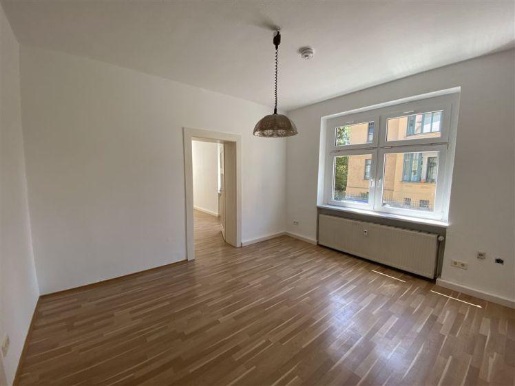 Weimar* Westvorstadt* 2 Zimmer-Whg* Wohnküche* Tageslichtbad mit Dusche* sep. WC* SP anmietbar - Photo 1