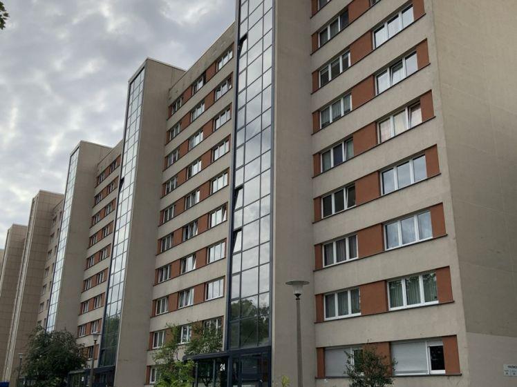 Frisch renoviert! Großzügige 3 Raum Wohnung mit Balkon und Aufzug - Foto 1