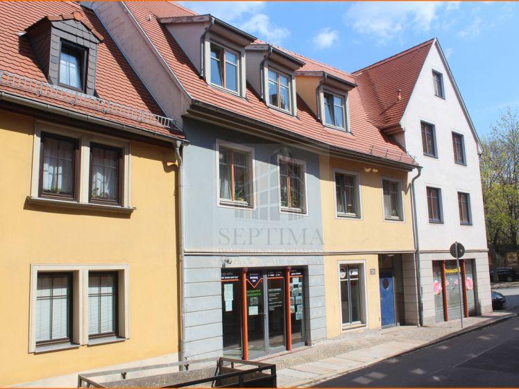 Großzügige 2 Raumwohnung mit großer Loggia und Einbauküche wartet auf einen neuen Mieter! - Foto 1
